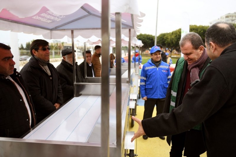 Kültür Parkta 25 Seyyar Satıcıya Araç Verildi