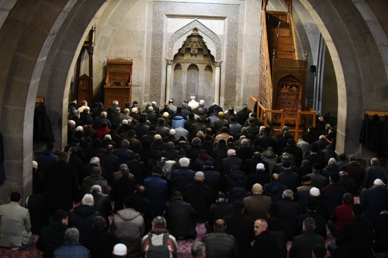 Şehitler Ve Depremzedeler İçin Hatim Duası Yapılarak Kurbanlar Kesildi