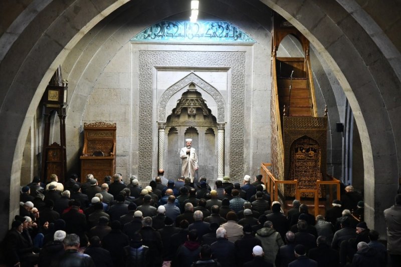 Şehitler Ve Depremzedeler İçin Hatim Duası Yapılarak Kurbanlar Kesildi