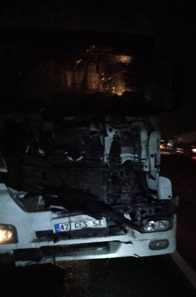 Konya’da Tır İle Traktör Çarpıştı: 1 Ölü, 2 Yaralı