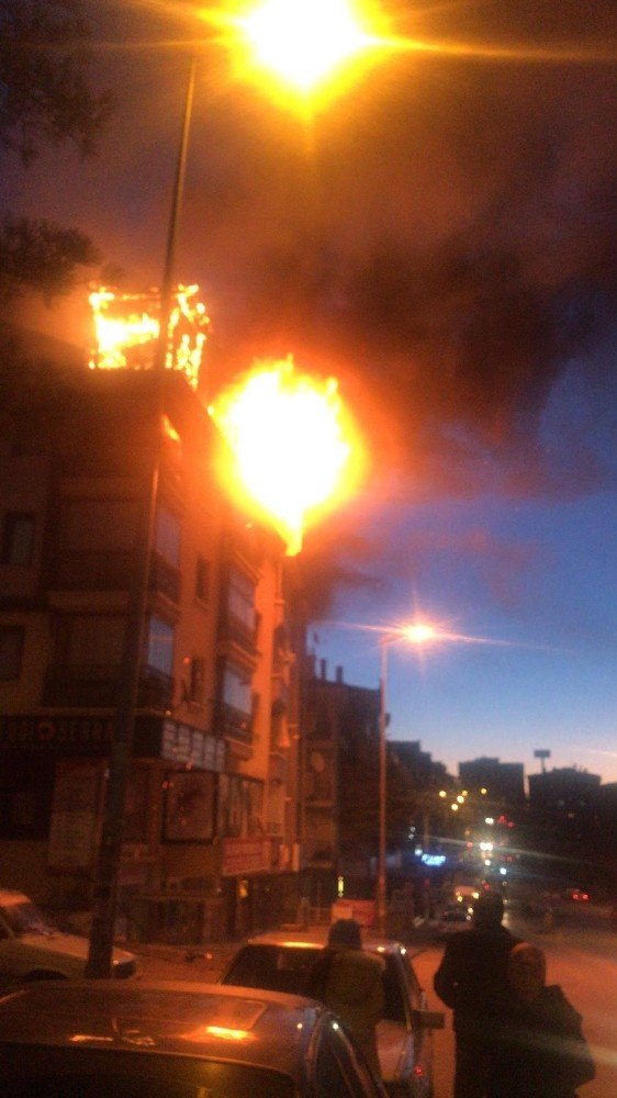 Bipolar Rahatsızlığı Olan Adam Evini Ateşe Verdi