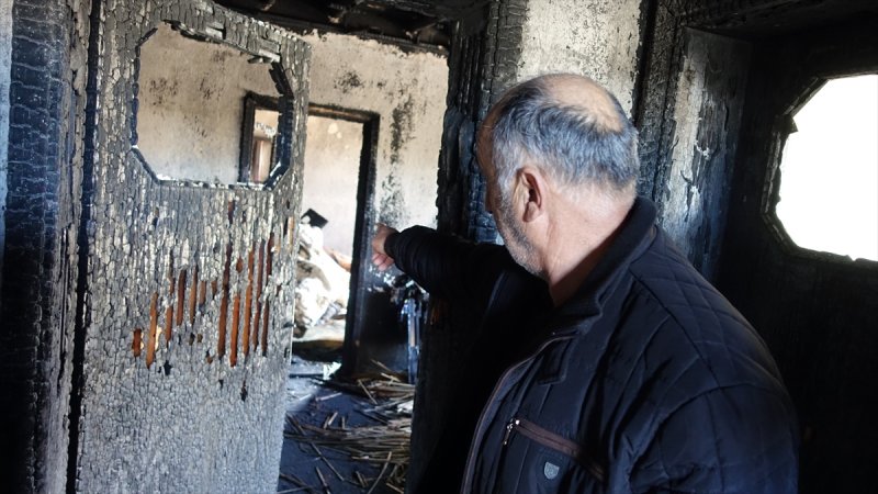 Sırtında Taşıdığı Engelli Kızını Yangında Kurtaramanın Üzüntüsünü Yaşıyor