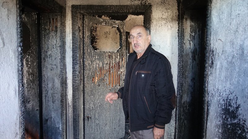 Sırtında Taşıdığı Engelli Kızını Yangında Kurtaramanın Üzüntüsünü Yaşıyor