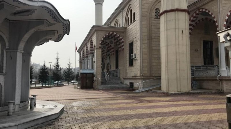 Yardım Kumbarasını Çalan Çocuklar Kamerada