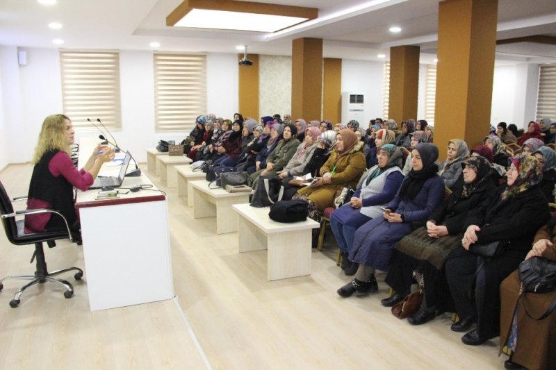 Karaman’da Hasarları Önlemek İçin Elmaları Sertifikalı İşçiler Toplayacak