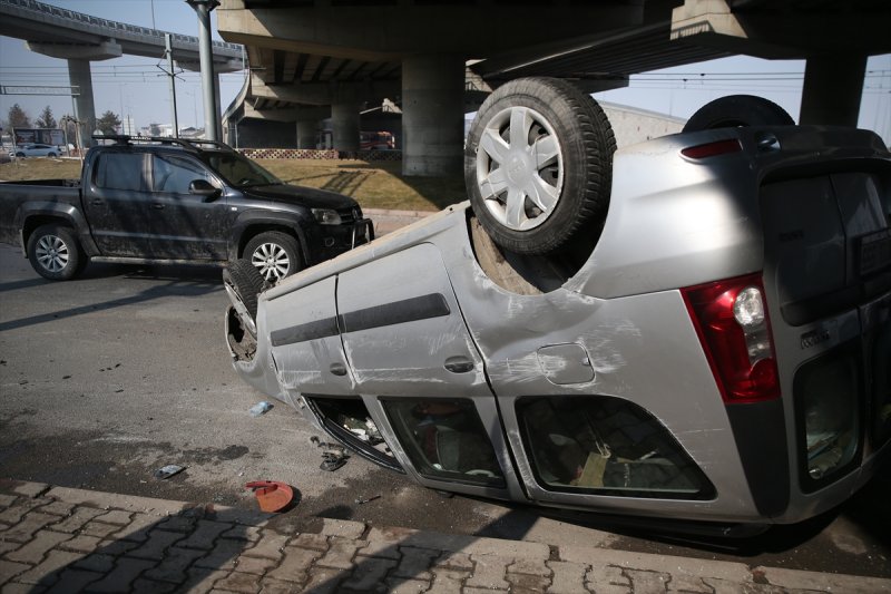 Kayseri'de İki Otomobil Çarpıştı: 5 Yaralı