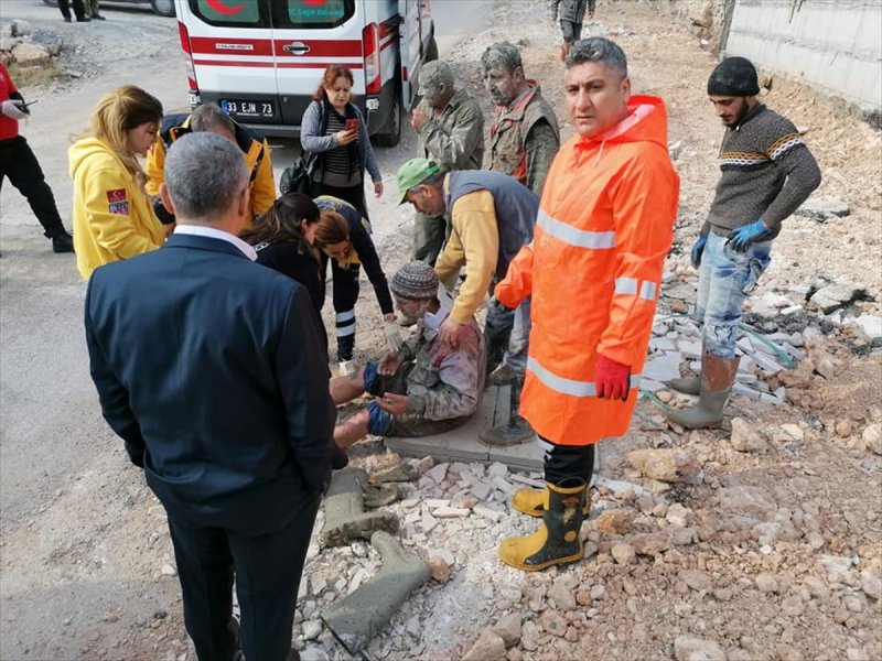 Mersin'de İnşaatta Beton Kalıbı Çöktü: 3 Yaralı