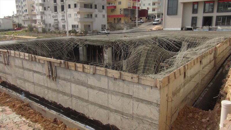 Mersin'de İnşaatta Beton Kalıbı Çöktü: 3 Yaralı