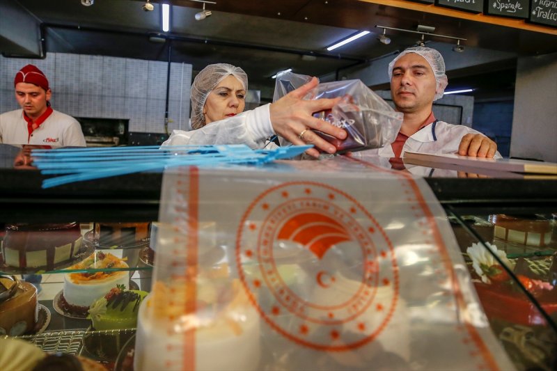 Antalya'da İşletmelerde Gıda Denetimi Yapıldı