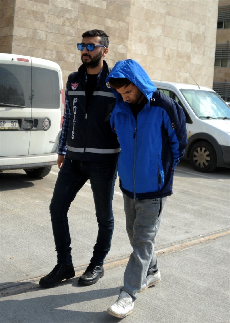 Antalya'da Çelik Kasadan 110 Bin Dolar Çaldıkları İddiasıyla 3 Şüpheli Yakalandı