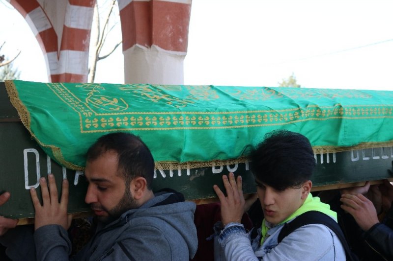 Antalya’da Dövülerek Öldürülen Sosyal Medya Fenomeni Diyarbakır’da Defnedildi