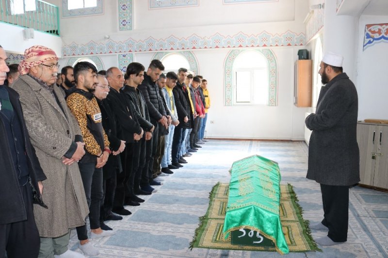 Antalya’da Dövülerek Öldürülen Sosyal Medya Fenomeni Diyarbakır’da Defnedildi