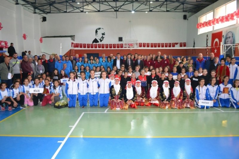Türkiye Yıldız Kızlar Voleybol Müsabakaları Başladı
