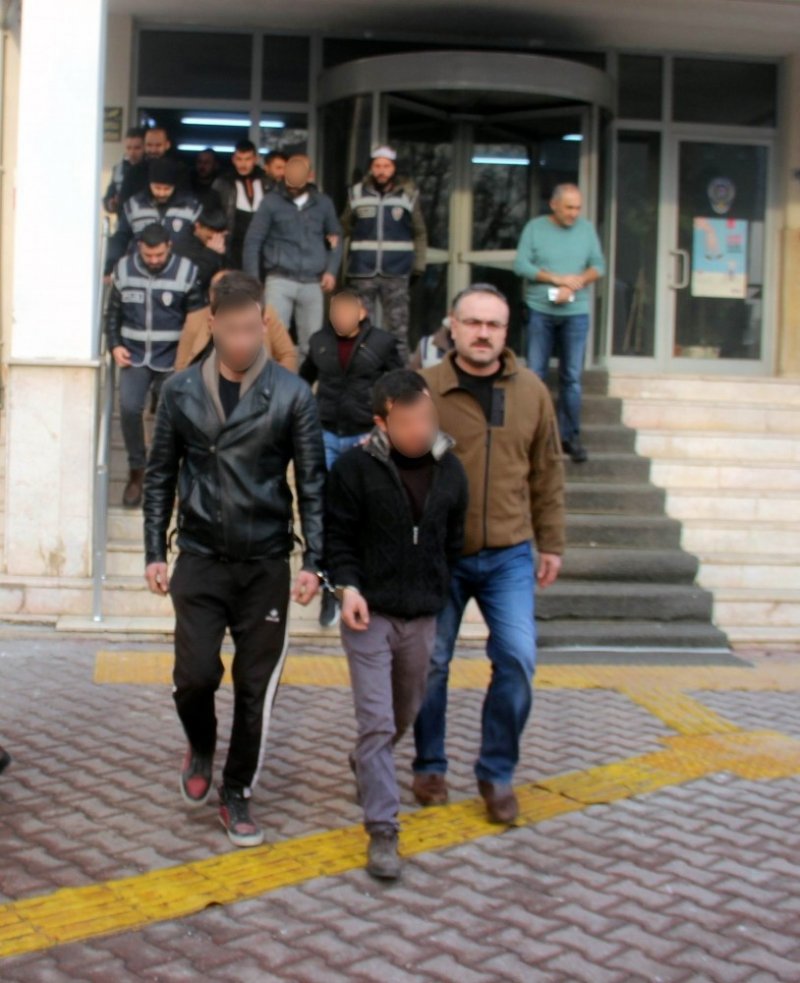Kayseri’de Aranan Şahıslara 120 Polis İle Şafak Operasyonu: 32 Gözaltı