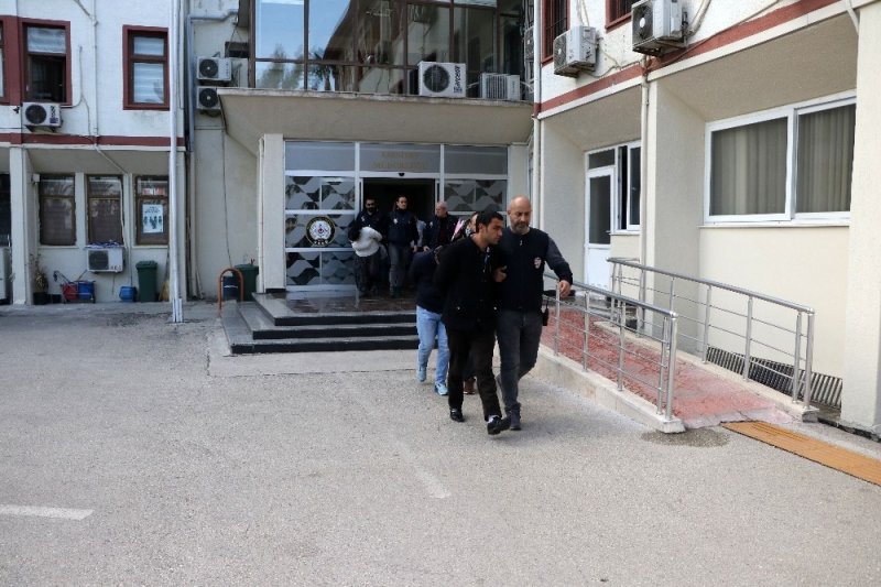 Hırsızlık Şüphelisi Kadın Pes Dedirtti: "Geri Gelip Buranın Anasını Ağlatacağım"