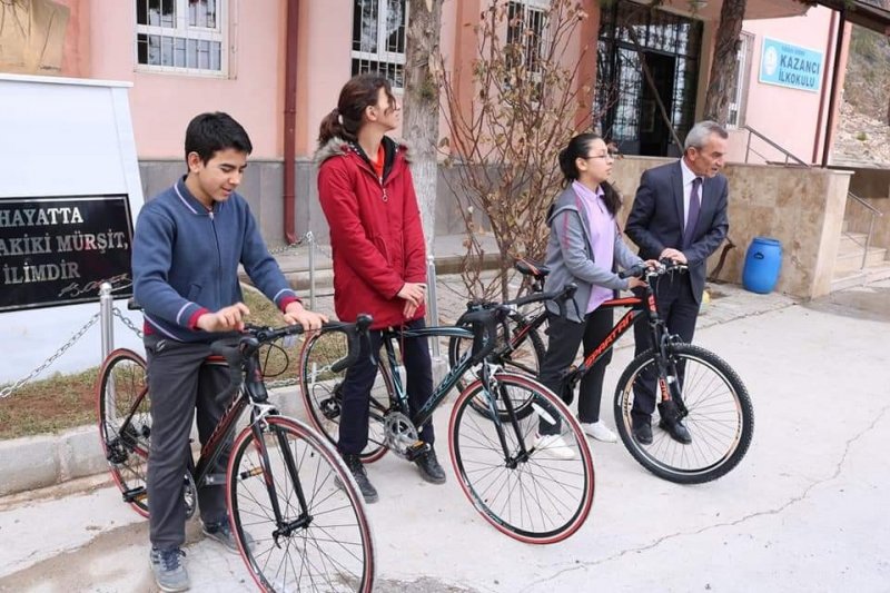 Kazancı’da Okul Birincilerine Bisiklet Ödülü