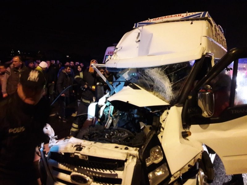 Aksaray’da Feci Trafik Kazası : 12 Yaralı