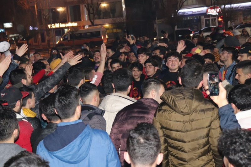 Galatasaraylı Taraftarların Karaman’da Galibiyet Sevinci