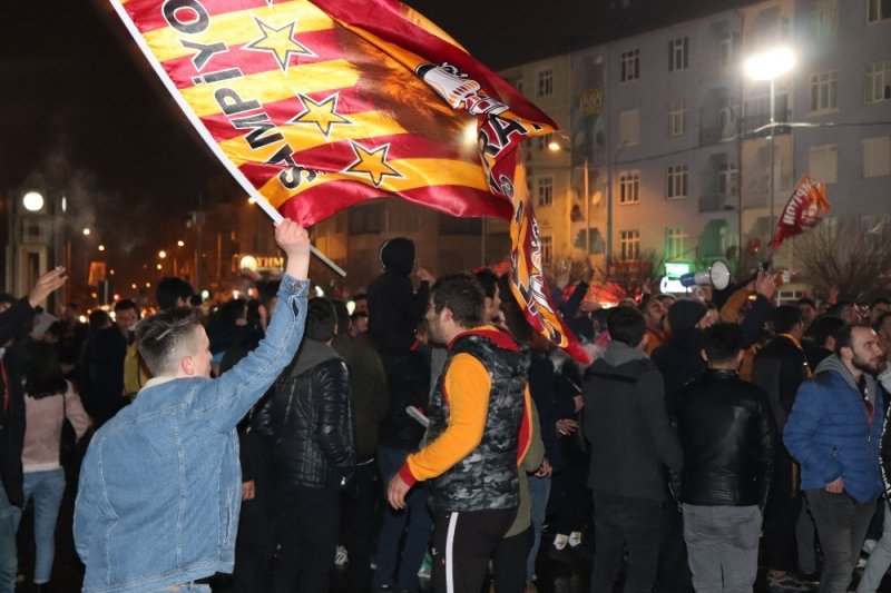 Galatasaraylı Taraftarların Karaman’da Galibiyet Sevinci
