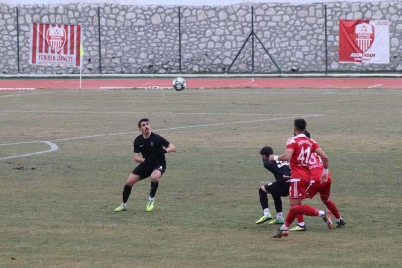Karaman Sahada Attı Çatıda Sevindi