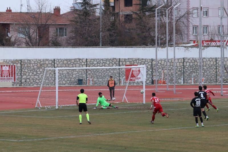 Karaman Sahada Attı Çatıda Sevindi