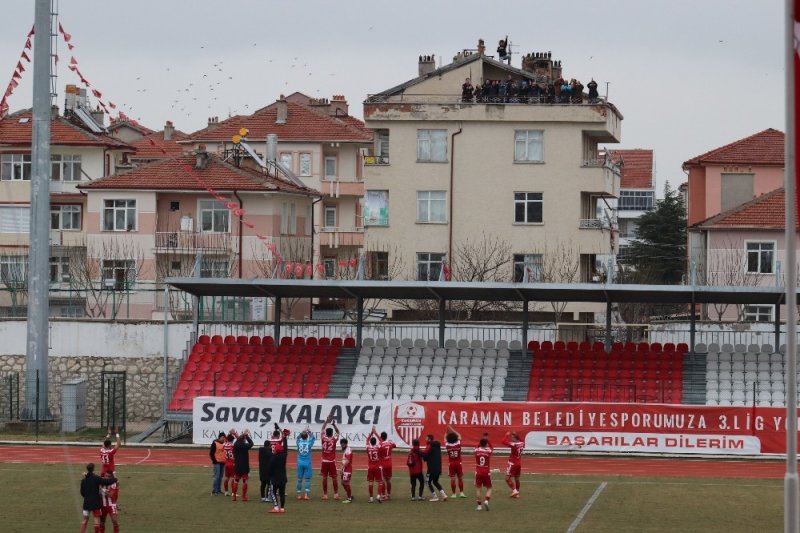 Karaman Sahada Attı Çatıda Sevindi