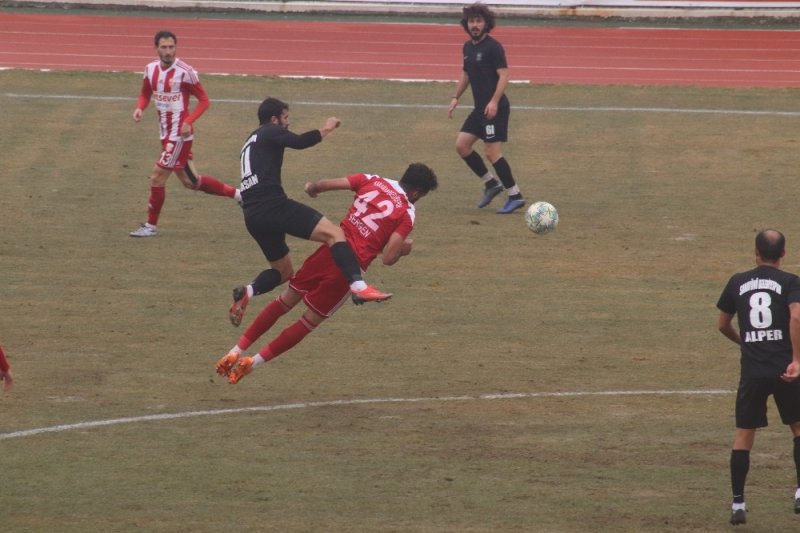 Karaman Sahada Attı Çatıda Sevindi