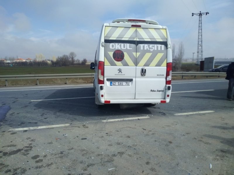 Akşehir Konya Yolunda Otomobille Minibüs Çarpıştı