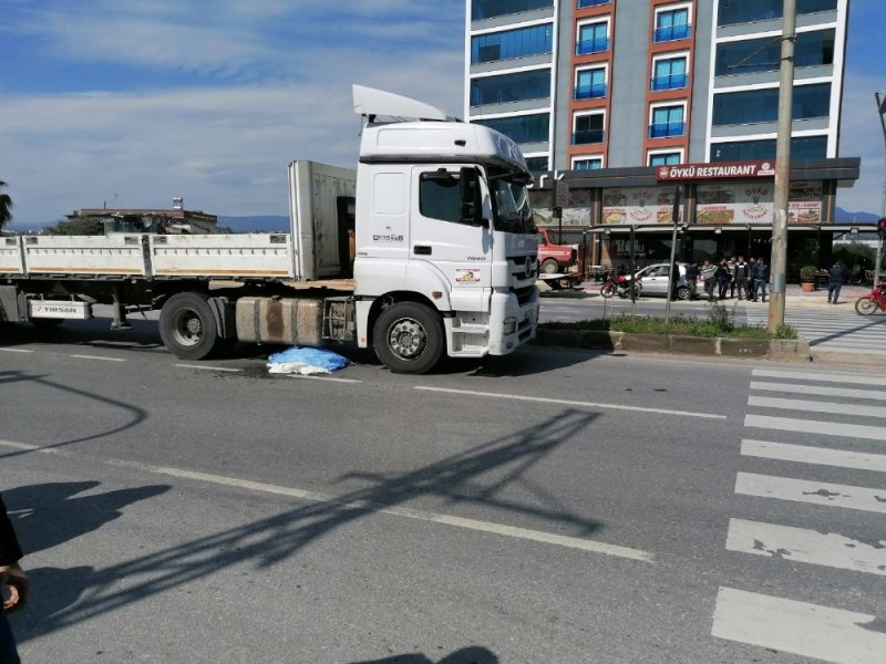 Mersin’de Motosiklet Tırın Altında Kaldı: 1 Ölü