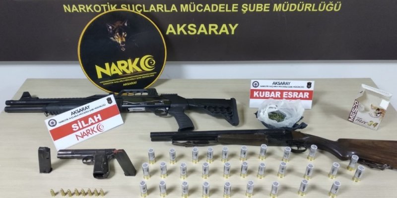 Aksaray’da Polisin Operasyonunda Uyuşturucu Ve Silah Ele Geçirildi