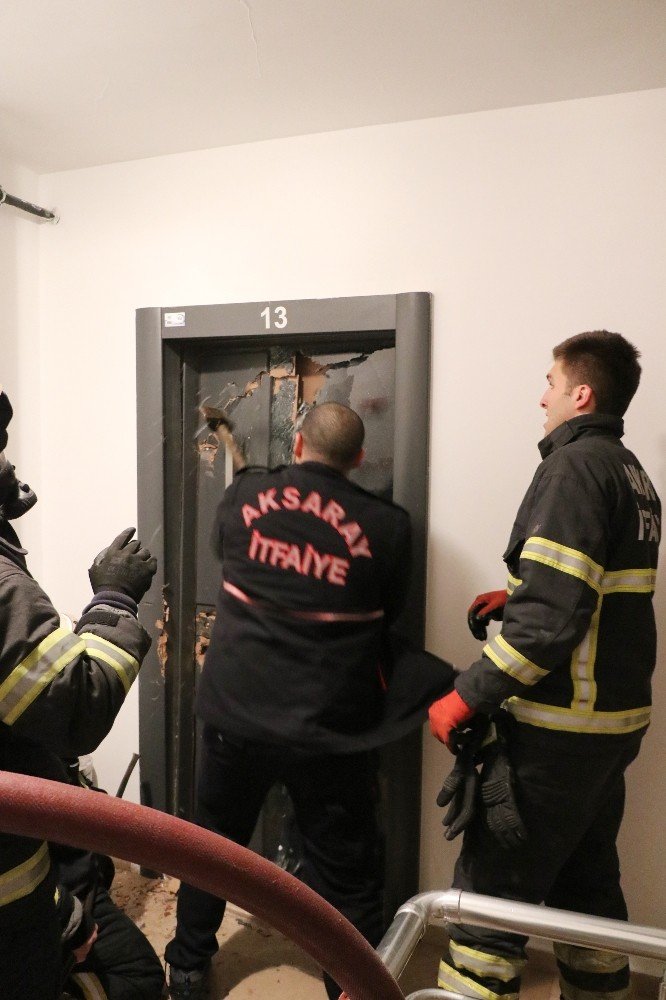 Aksaray İtfaiyesi Minik Kuşu da Yanmaktan Kurtardı