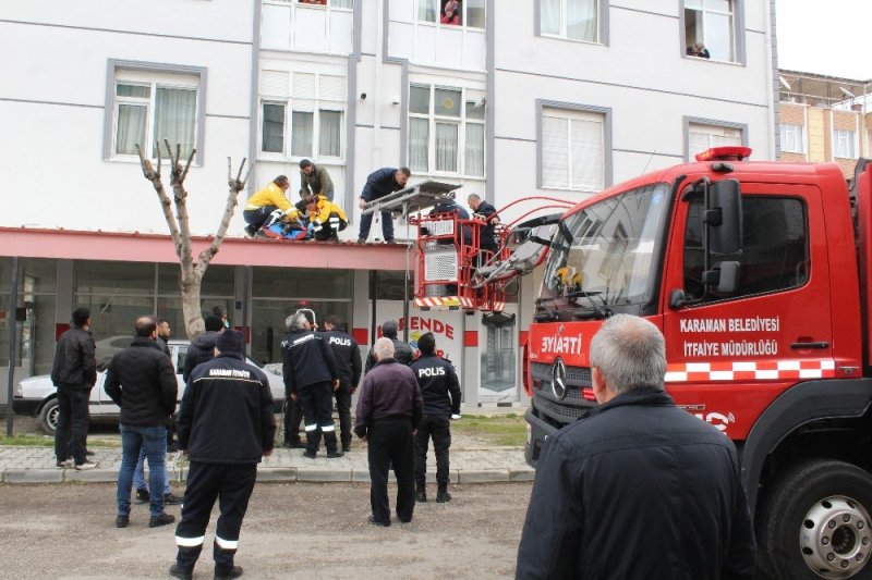 Karaman'da Üçüncü Kattan Düşen Genç Ölümden Döndü