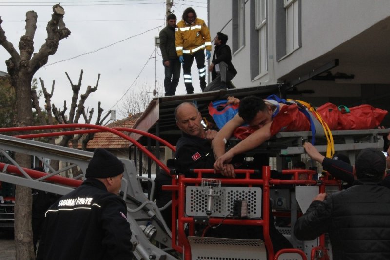Karaman'da Üçüncü Kattan Düşen Genç Ölümden Döndü