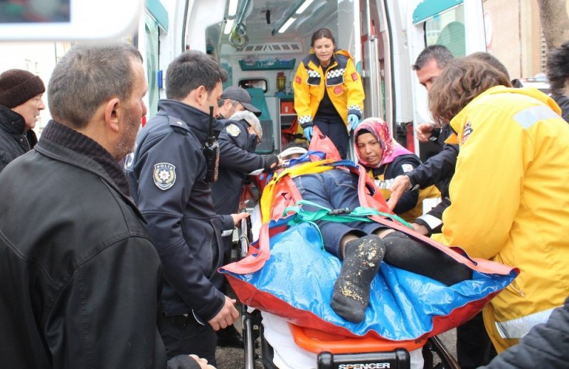 Karaman'da Üçüncü Kattan Düşen Genç Ölümden Döndü