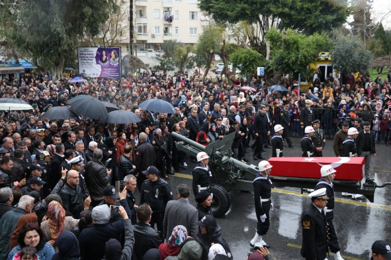 Mersinli Şehit Annesi, Evladını Asker Selamı İle Uğurladı