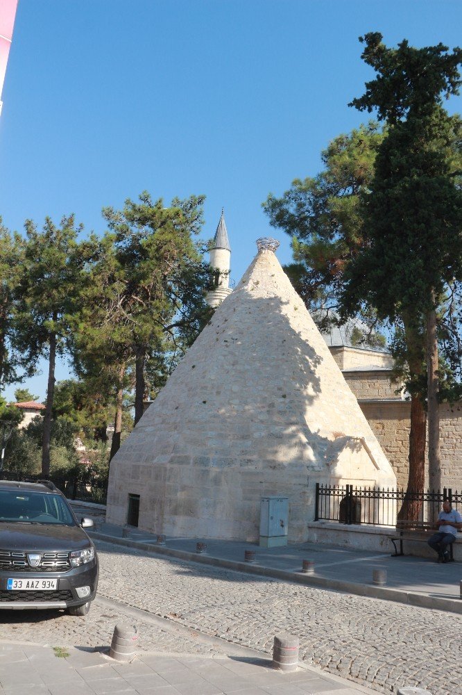 Vakıflar Karaman'da Olduğu Gibi Mut'ta da İlgisiz