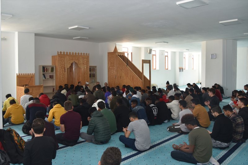 Karaman'da Üniversite Öğrencilerinden Şehitler İçin Anma