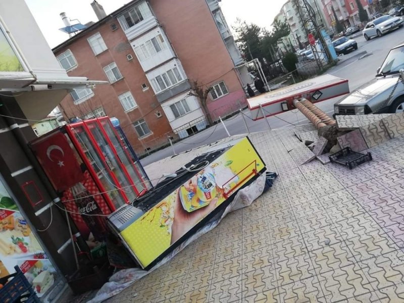 Fırtına Minareleri Devirdi, Çatıları Uçurdu