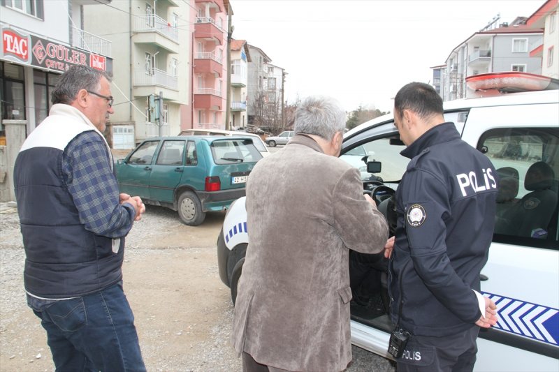 Konya'da Muhtar Emekli Öğretmeni Dolandırılmaktan Kurtardı