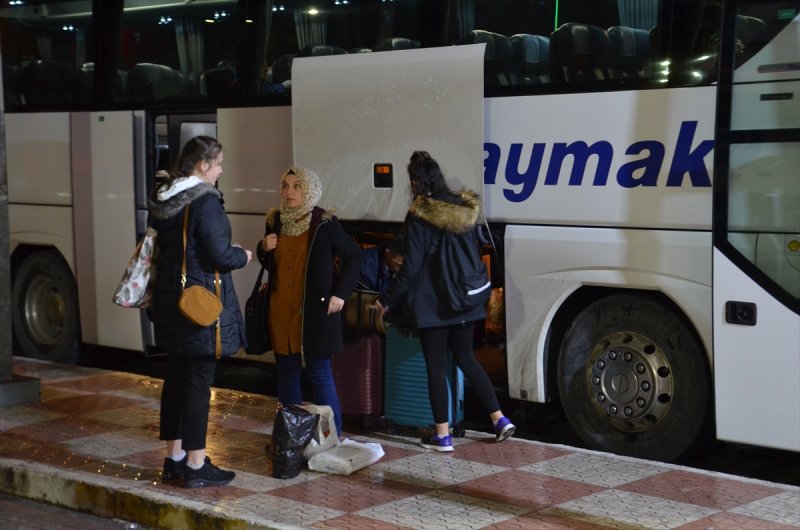 Okullar Tatil Olunca Öğrenciler Karaman'dan Ayrılıyorlar