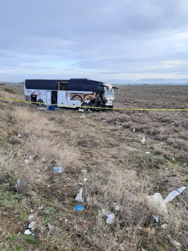 Aksaray’da Bir Yolcu Otobüsü Tıra Çarptı: 44 Yaralı