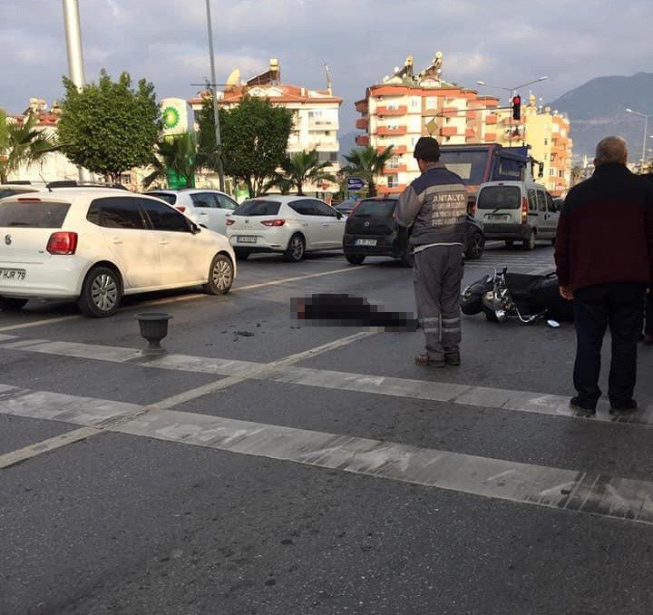 Alanya'da Trafik Kazası : 1 Ölü