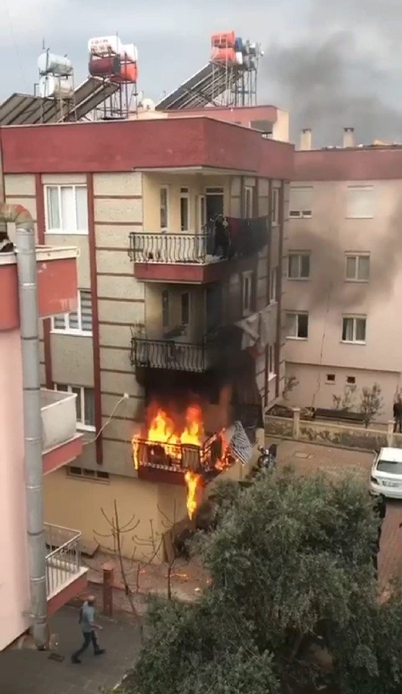 Antalya'da Yangın Paniği