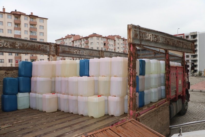 Kayseri'de Liseli Öğrenciler Dezenfektan Yetiştirmek İçin Fabrika Gibi Çalışıyor