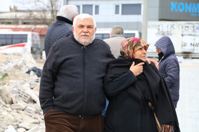 Konya'da Umreden Dönen Vatandaşlar İçin Bekleyiş Sürüyor