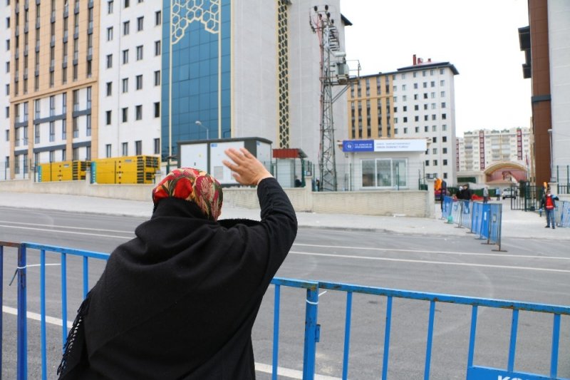 Konya'da Umreden Dönen Vatandaşlar İçin Bekleyiş Sürüyor