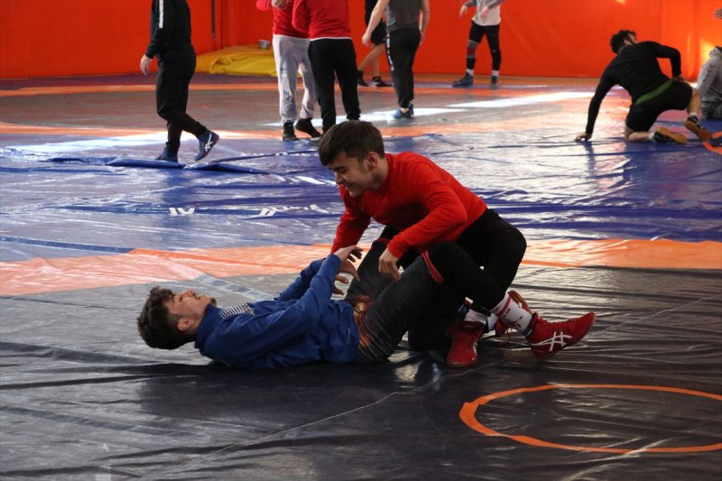 Dünya Şampiyonası'nda Kürsünün Zirvesine Çıkmak İstiyor