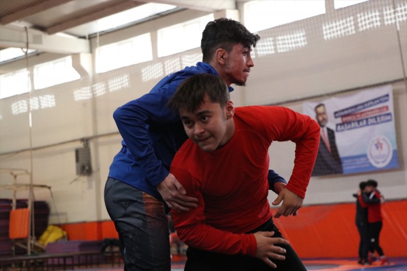 Dünya Şampiyonası'nda Kürsünün Zirvesine Çıkmak İstiyor