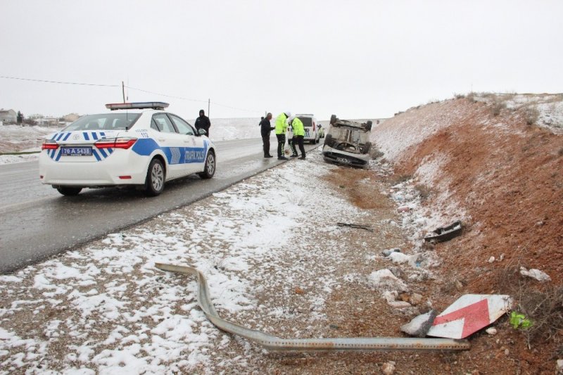 Karaman’da Buzlanan Yolda Otomobil Takla Attı