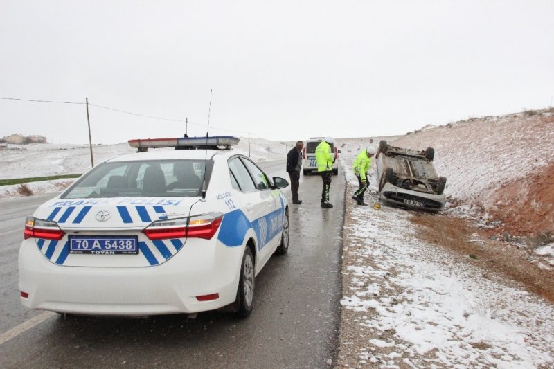 Karaman’da Buzlanan Yolda Otomobil Takla Attı